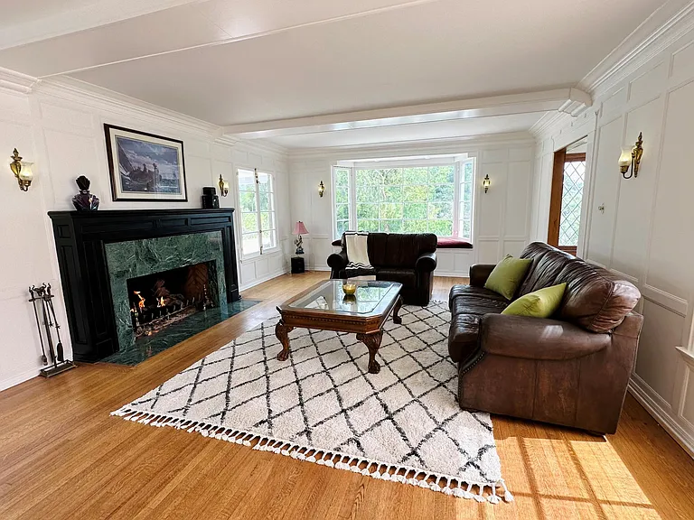 2400 Benedict Canyon Dr — Photo 17