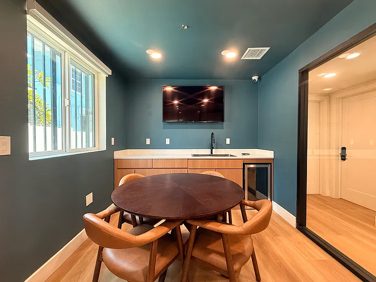 1575 W 35th Pl #L — Photo 11