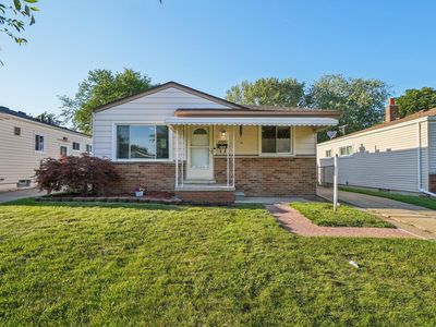 22451 Lake Dr, Saint Clair Shores, MI, 48082