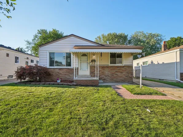 22451 Lake Dr, Saint Clair Shores, MI 48082