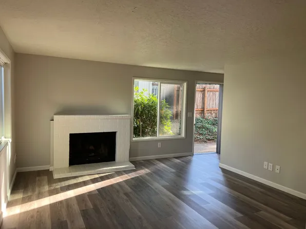 Showing September 8th - View Listing For Details, Specials And To Schedule Your Showing!!, 5113 SW 62nd Ave, Portland, OR 97221