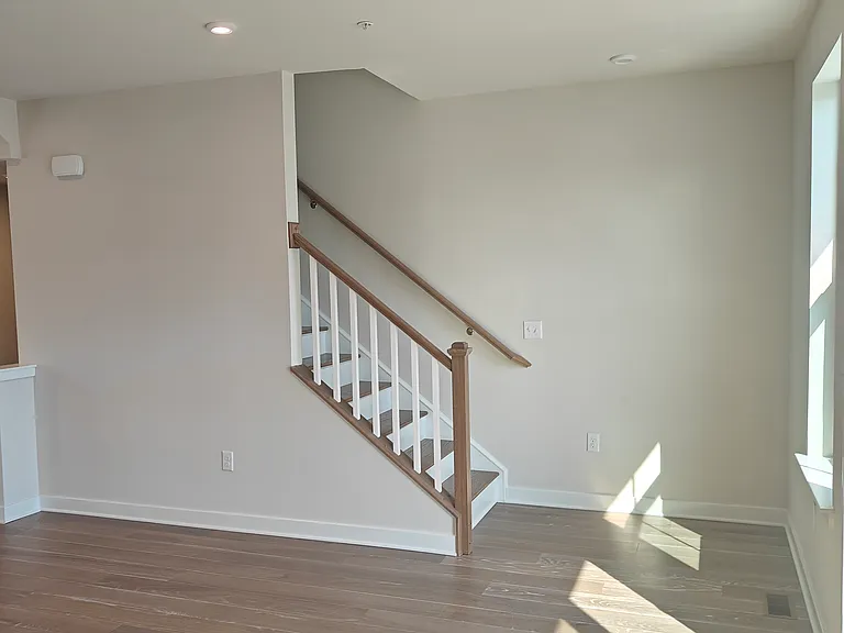 108 S Durham Dr — Photo 6