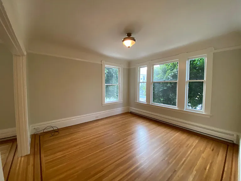 CORNER LIVING ROOM