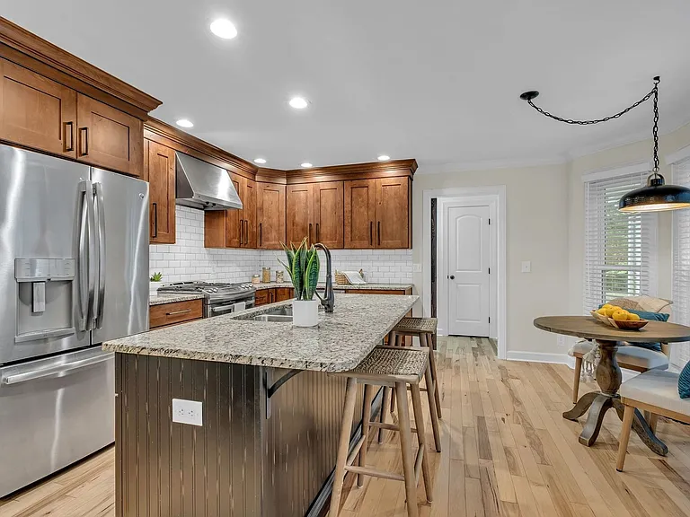 221 Adams Ct — Photo 13