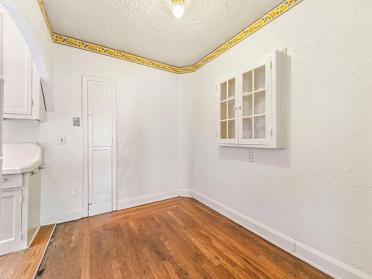 5556 Covode St #4 — Photo 9