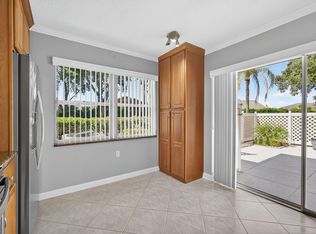 11 Amherst Ct APT A, Royal Palm Beach, FL 33411