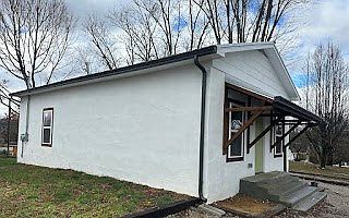 3rd image of 1306 N Dixie Ave