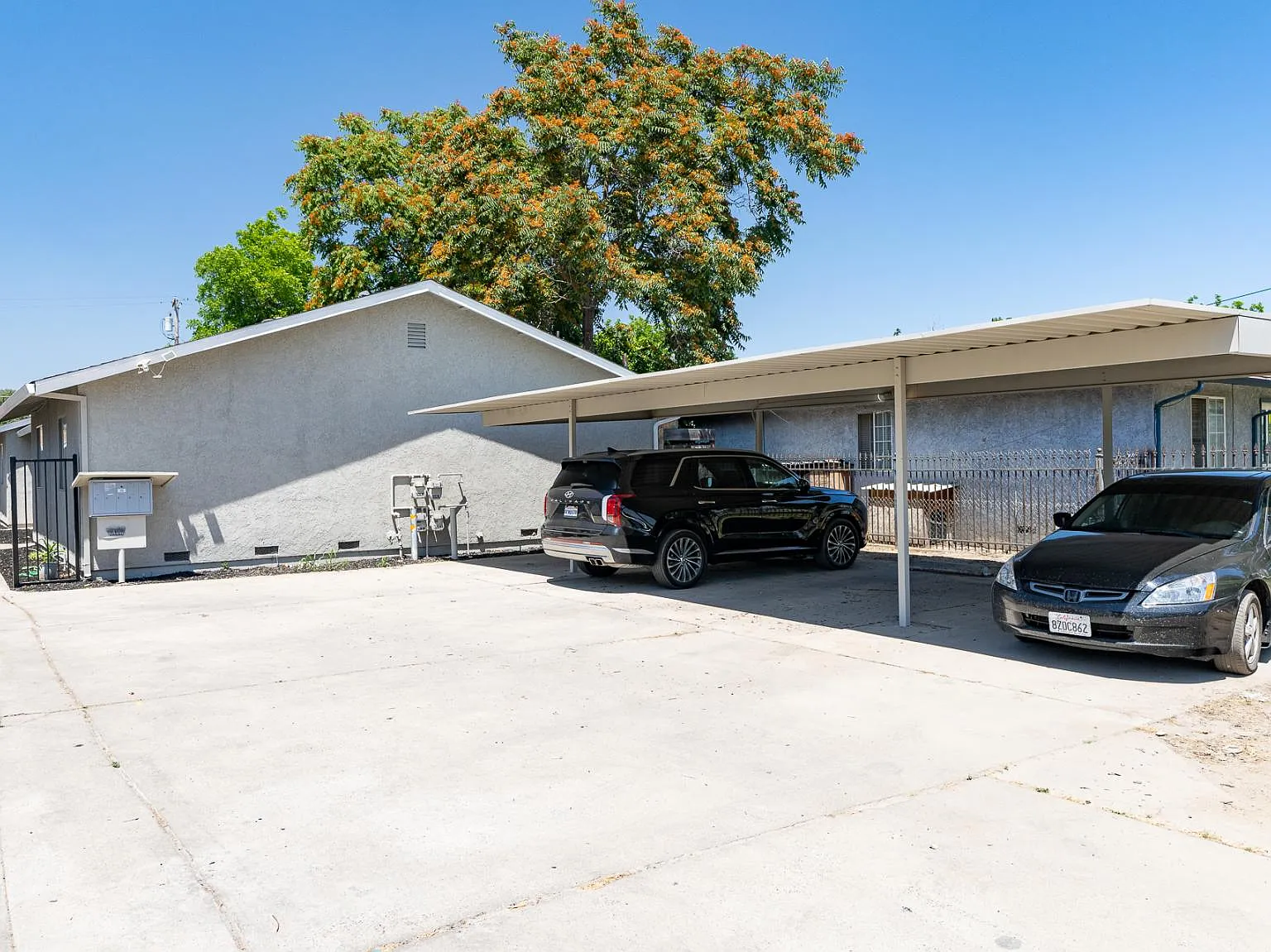 3 bed, 1200 sqft, $2,000 — Photo 3