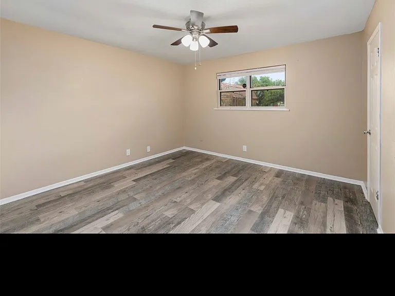 4502 Delwood Dr — Photo 2