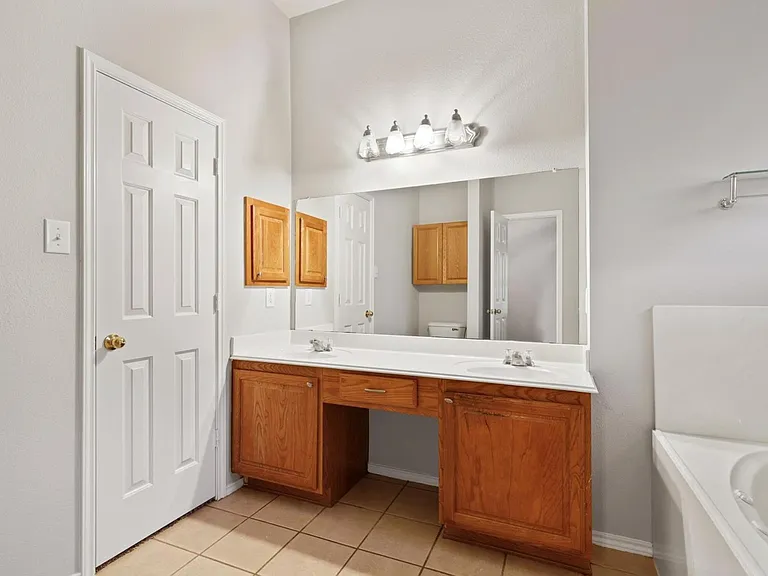 1534 Sleepy Hollow Dr — Photo 17
