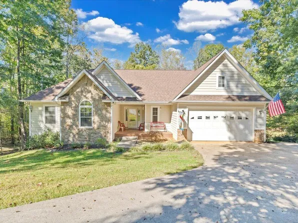 132 Pointe O Woods Dr, Huddleston, VA 24104