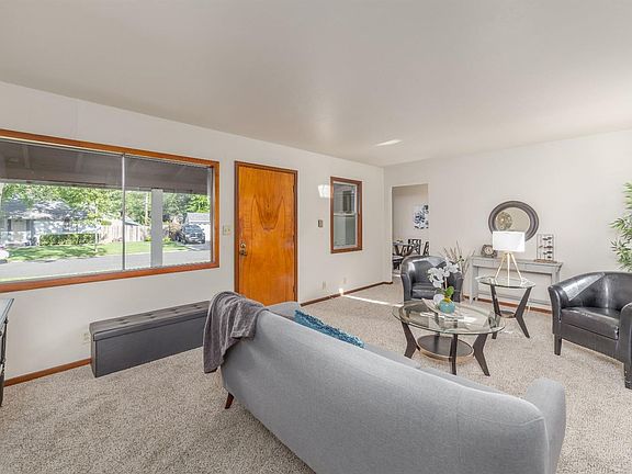 3rd image of 2650 Danube Dr