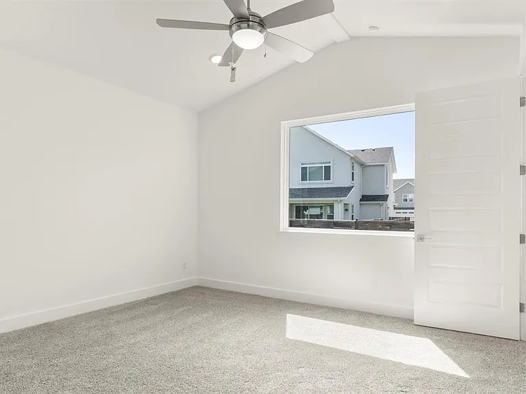 1012 Yaupon Holly Dr — Photo 21
