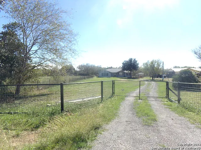 10340 Fowler Rd — Photo 3