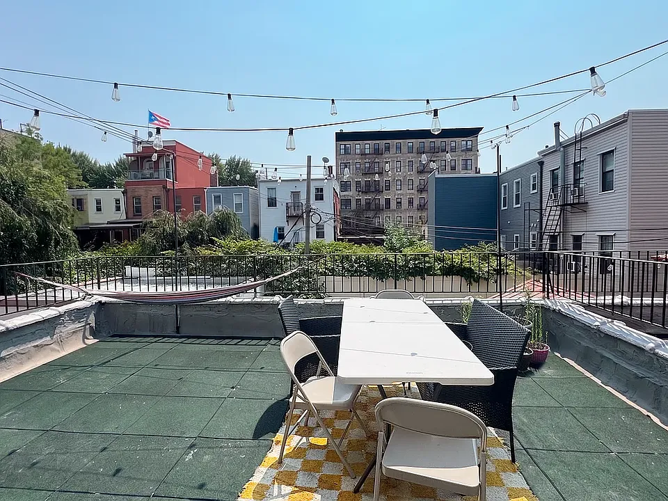 582 Grand St #2R