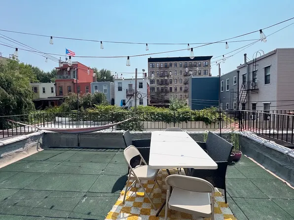 582 Grand St #2R, Brooklyn, NY 11211