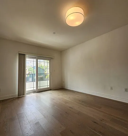147 S Doheny Dr — Photo 29