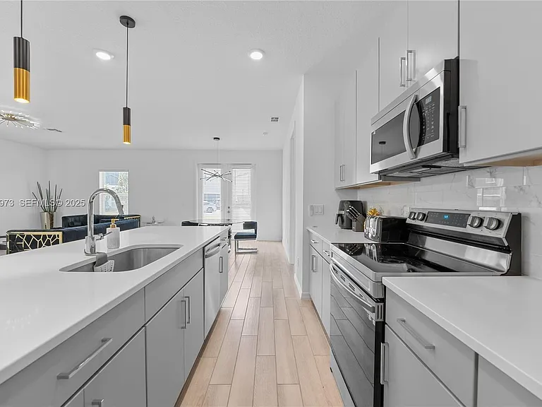2375 Lancashire St — Photo 9