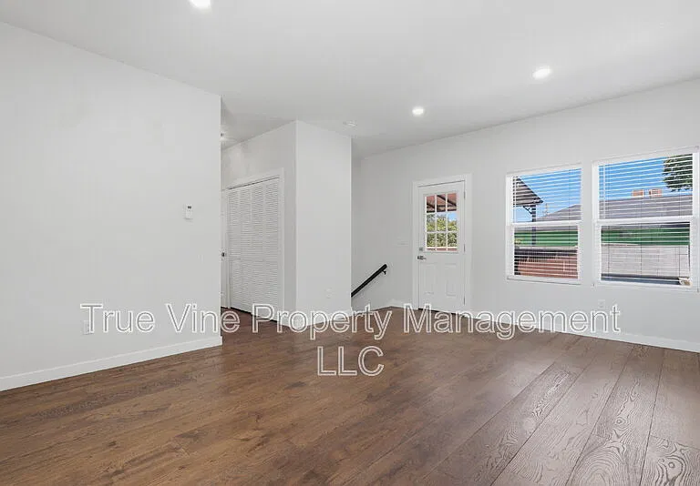 216 E Fest St — Photo 24