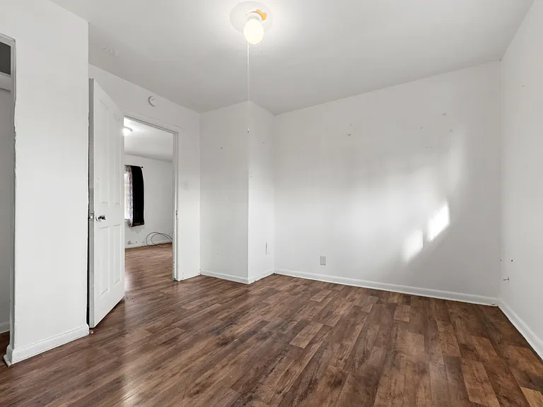 2105 E 5th St #3 — Photo 8