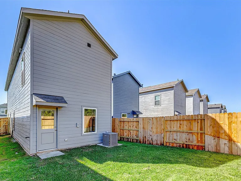 21543 Carosella Dr — Photo 20