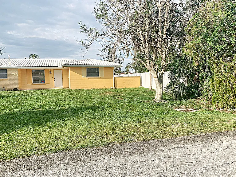12313 Harland Ave — Photo 8