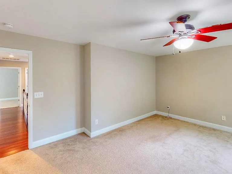 425 New Parkside Dr — Photo 35