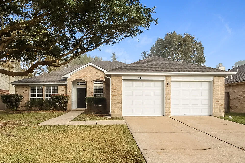 3 bed, 2.0 bath, 2092 sqft, $2,195 — Photo 1
