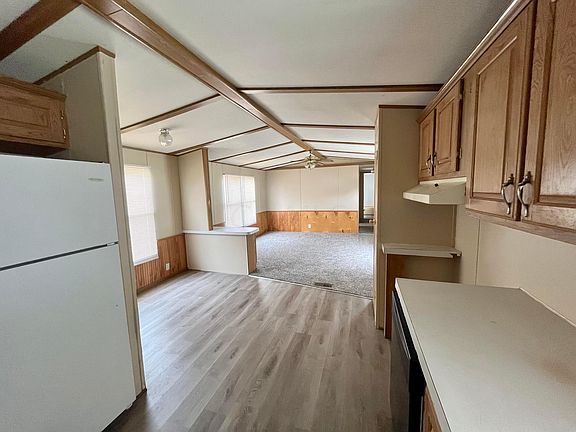 5th image of 122 Harold Dr