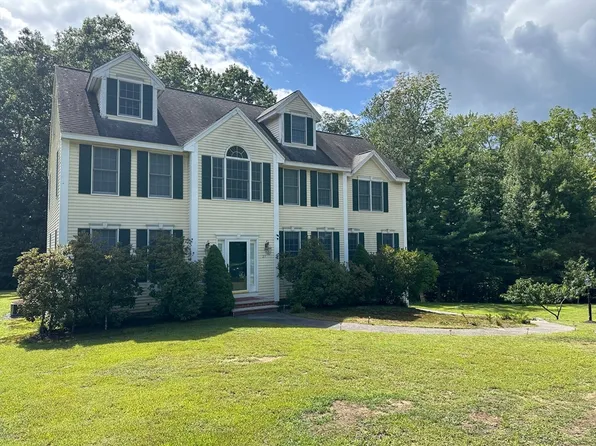 27 Arrowwood St, Methuen, MA 01844
