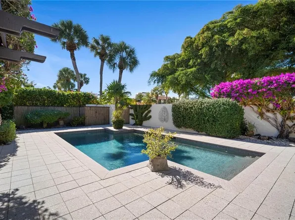 500 Tierra Mar LN E, NAPLES, FL 34108