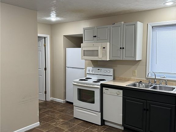 4th image of 308 Grand St