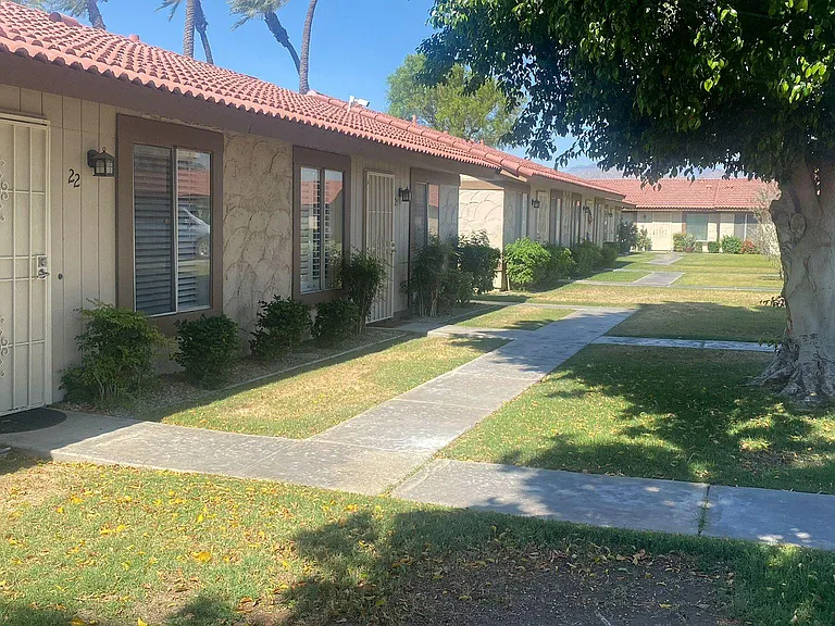 82075 Country Club Dr #22 — Photo 17