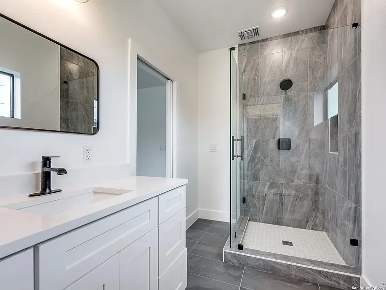 531 Essex St #201 — Photo 6