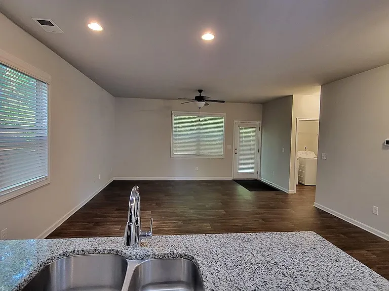 42 Laurel Dr E — Photo 7
