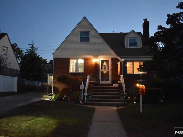 39-16 Northern Dr, Fair Lawn, NJ 07410