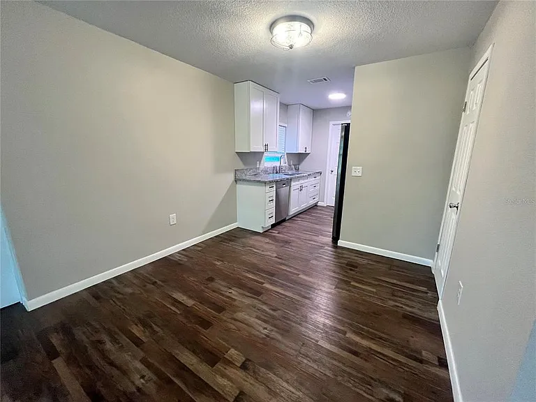 601 Andys Ct — Photo 3