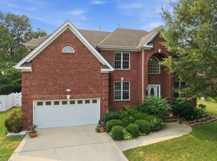 557 Hunts Pointe Dr, Virginia Beach, VA 23464