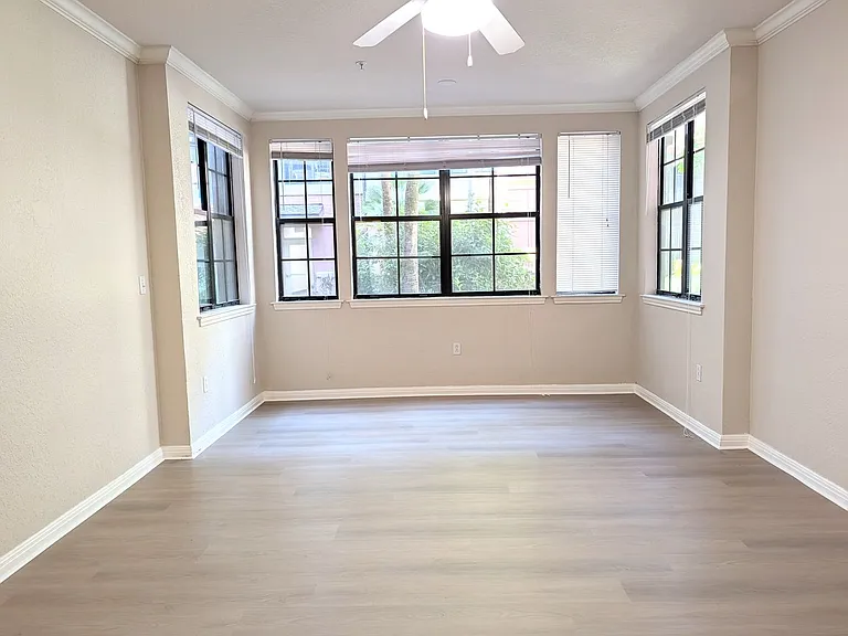 911 N Orange Ave #122 — Photo 2