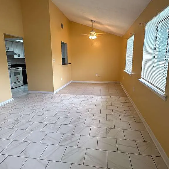 1082 Old South Dr — Photo 4