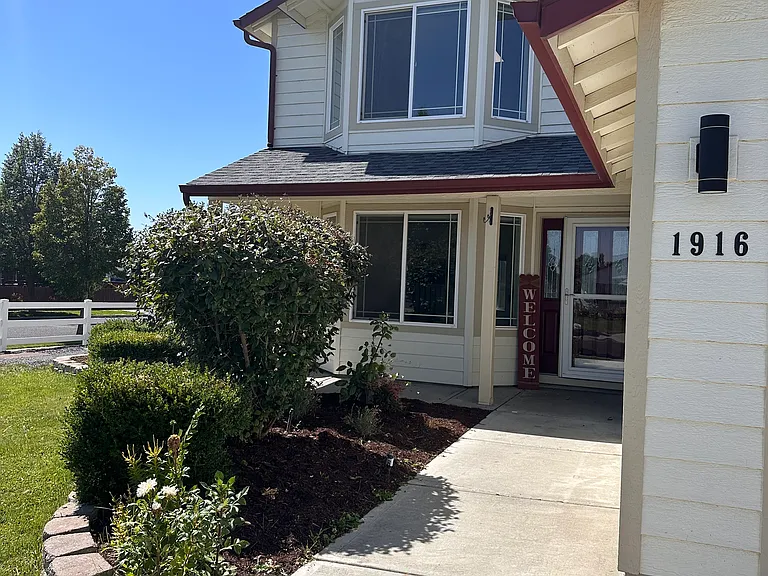 Allen Ave — Photo 1