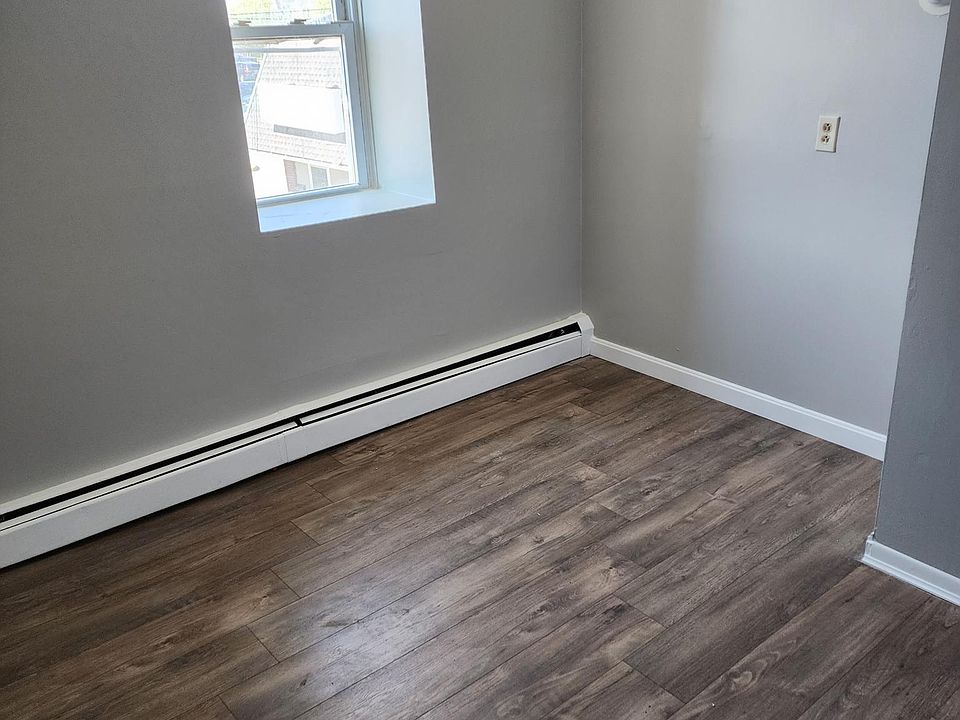 2nd image of 1213 Main St #A