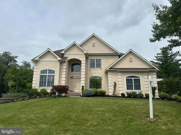 4 Dressage Ct, Cherry Hill, NJ 08003