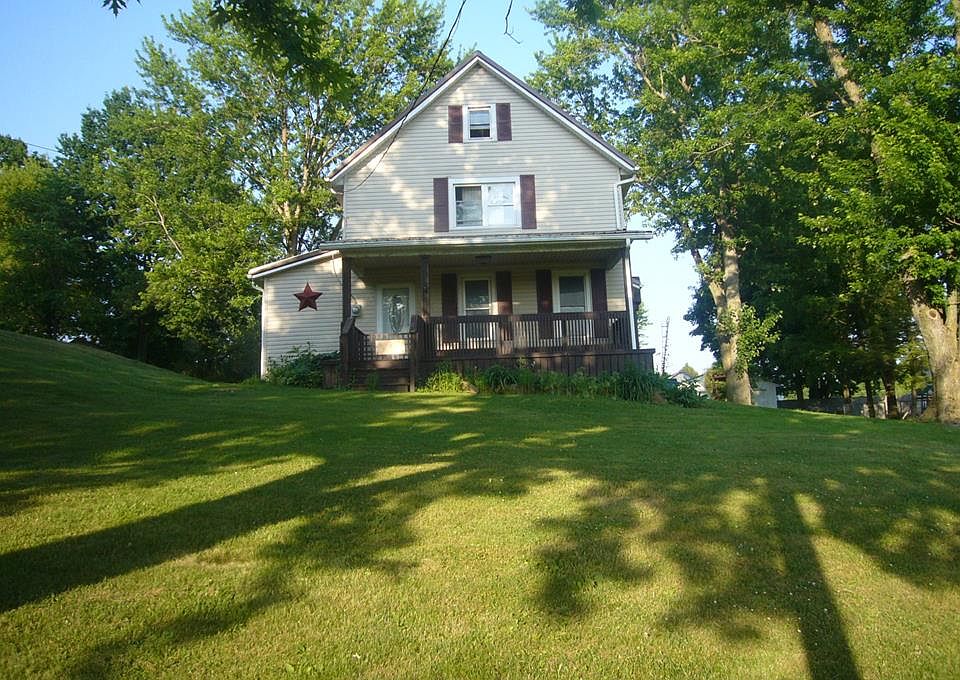1st image of 737 Hickory Ln