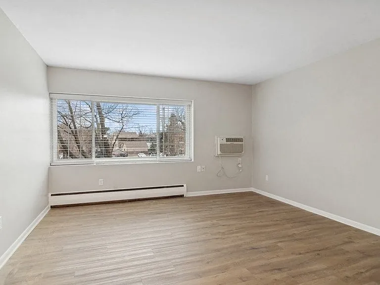 Cove at Linden Hills — Photo 9
