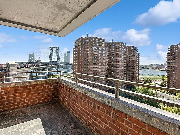 4th image of 568 Grand St APT J1204