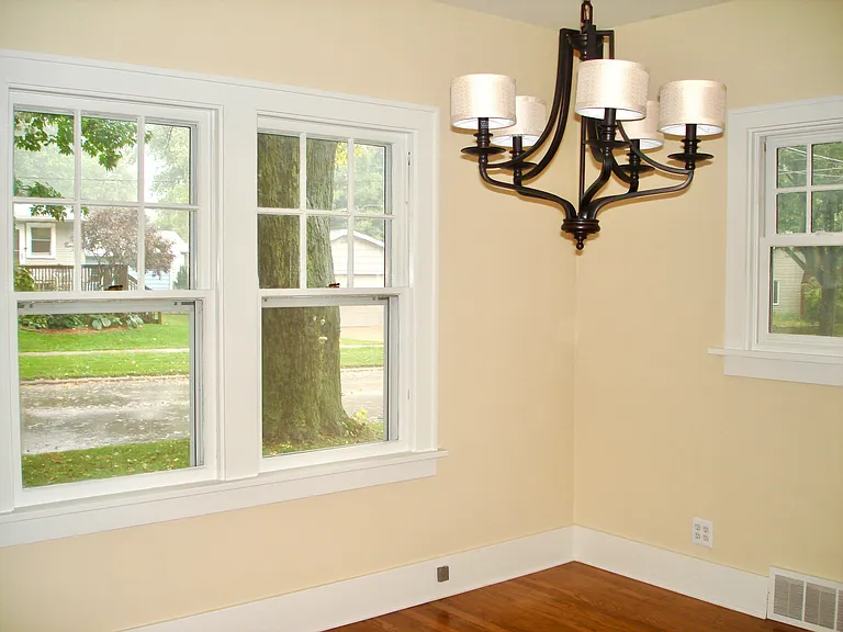 Great dining room - space to entertain!