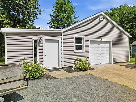 5th image of 246 Thurber Ave
