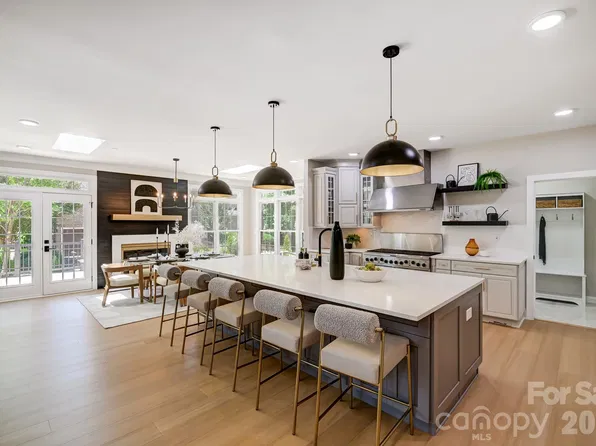 8707 Fairview Rd, Charlotte, NC 28226