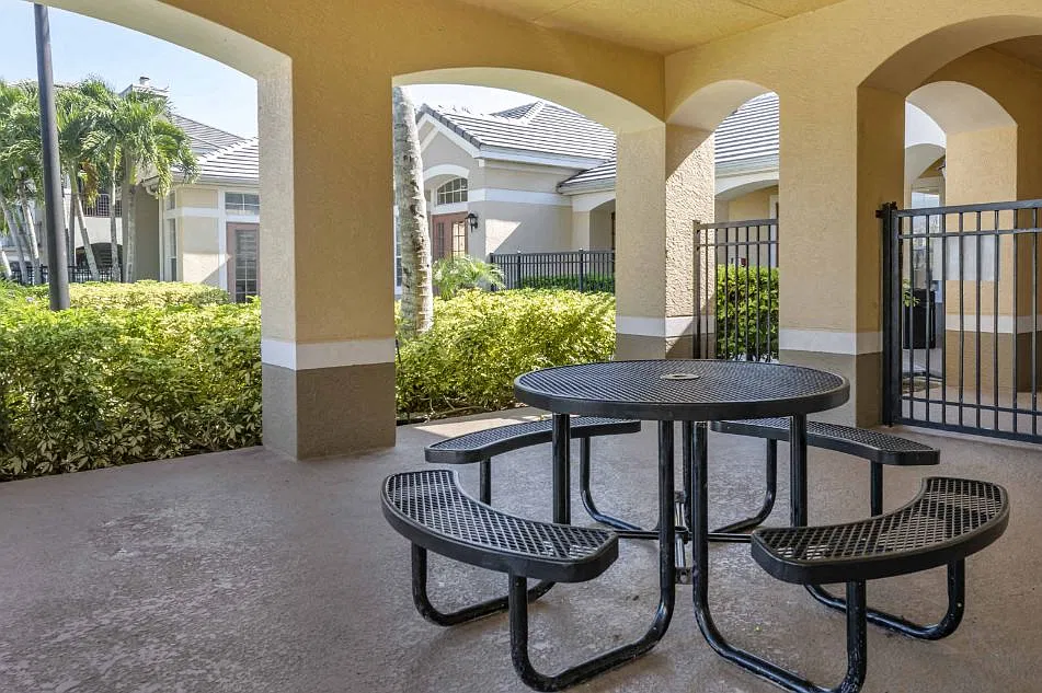 Noah's Landing Apartments — Photo 4